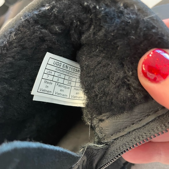 UGGS! - Picture 4 of 7